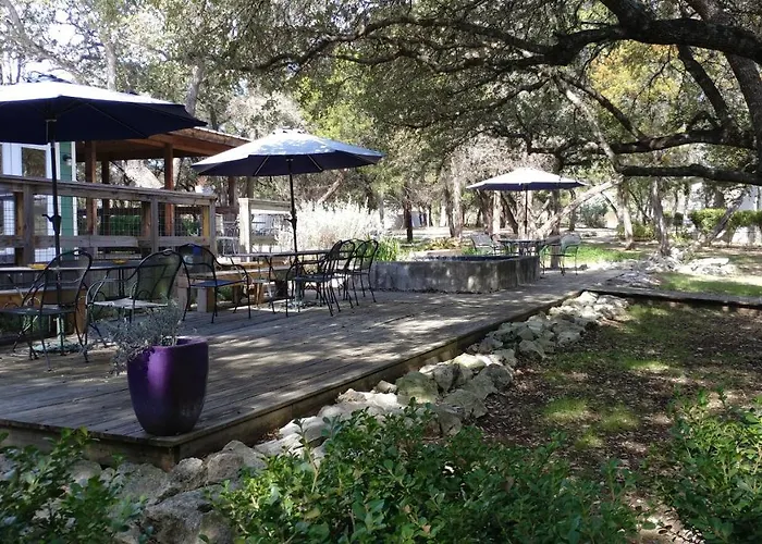 Wimberley Inn & Bar