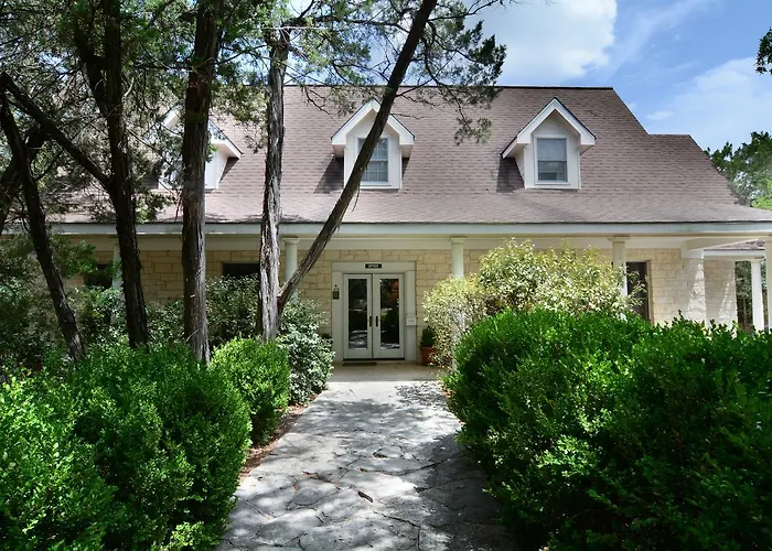 Wimberley Inn & Bar