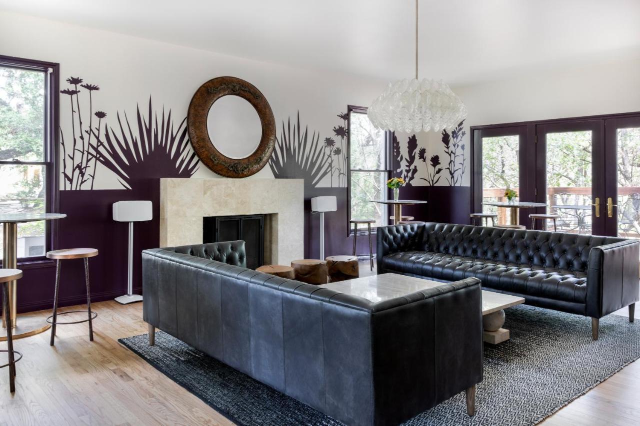 & Bar 3* Wimberley