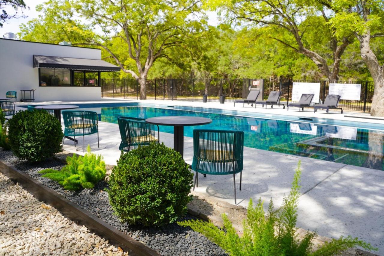 & Bar Wimberley