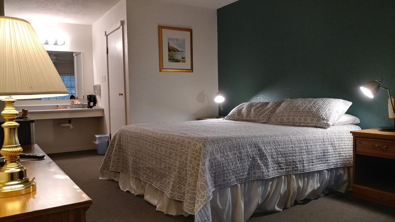 & Bar Hotel