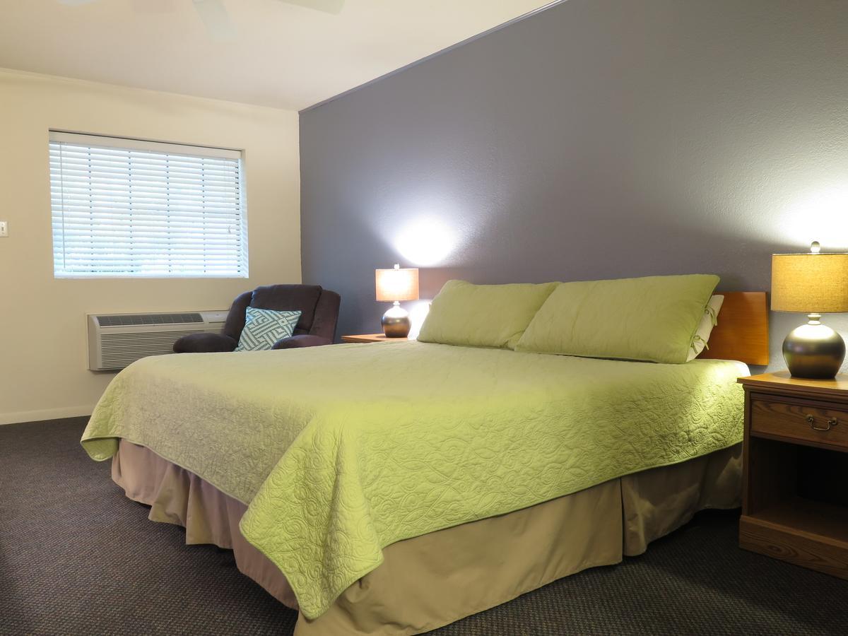 & Bar Hotel Wimberley