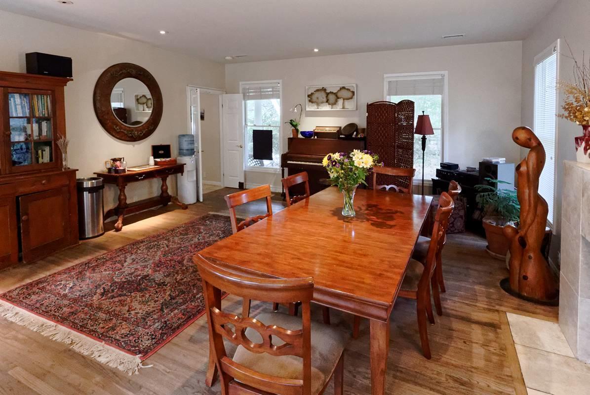 Hotel & Bar Wimberley