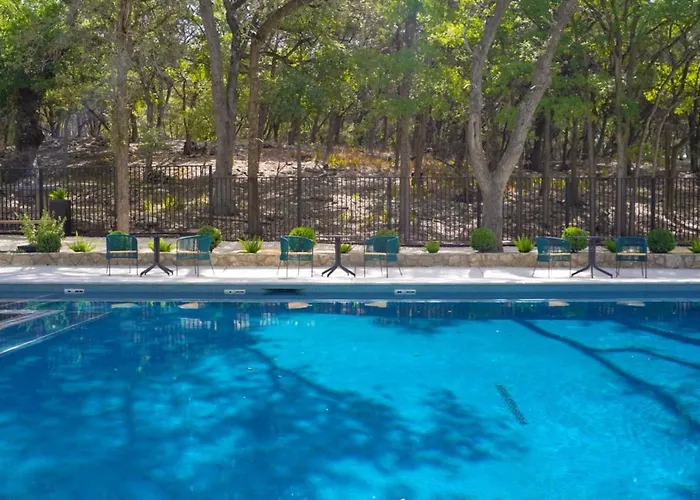 Wimberley Inn & Bar