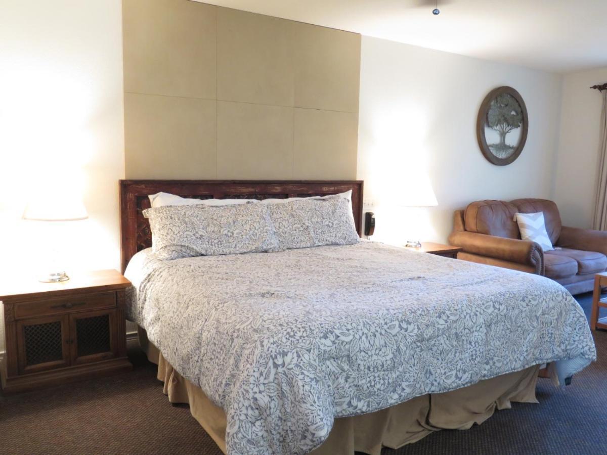 & Bar Hotel Wimberley