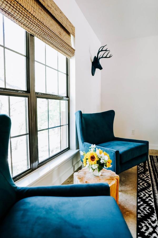 Hotel & Bar Wimberley