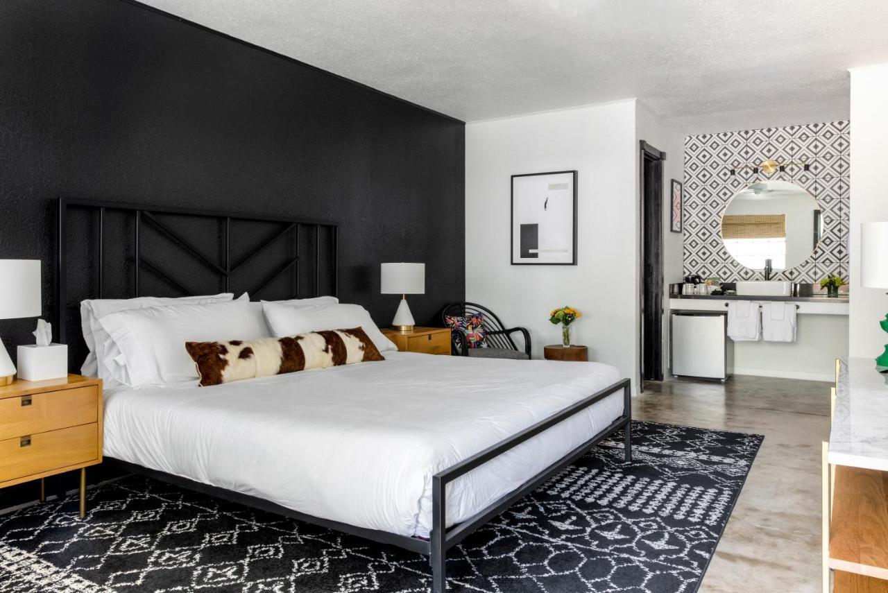 & Bar Hotel Wimberley