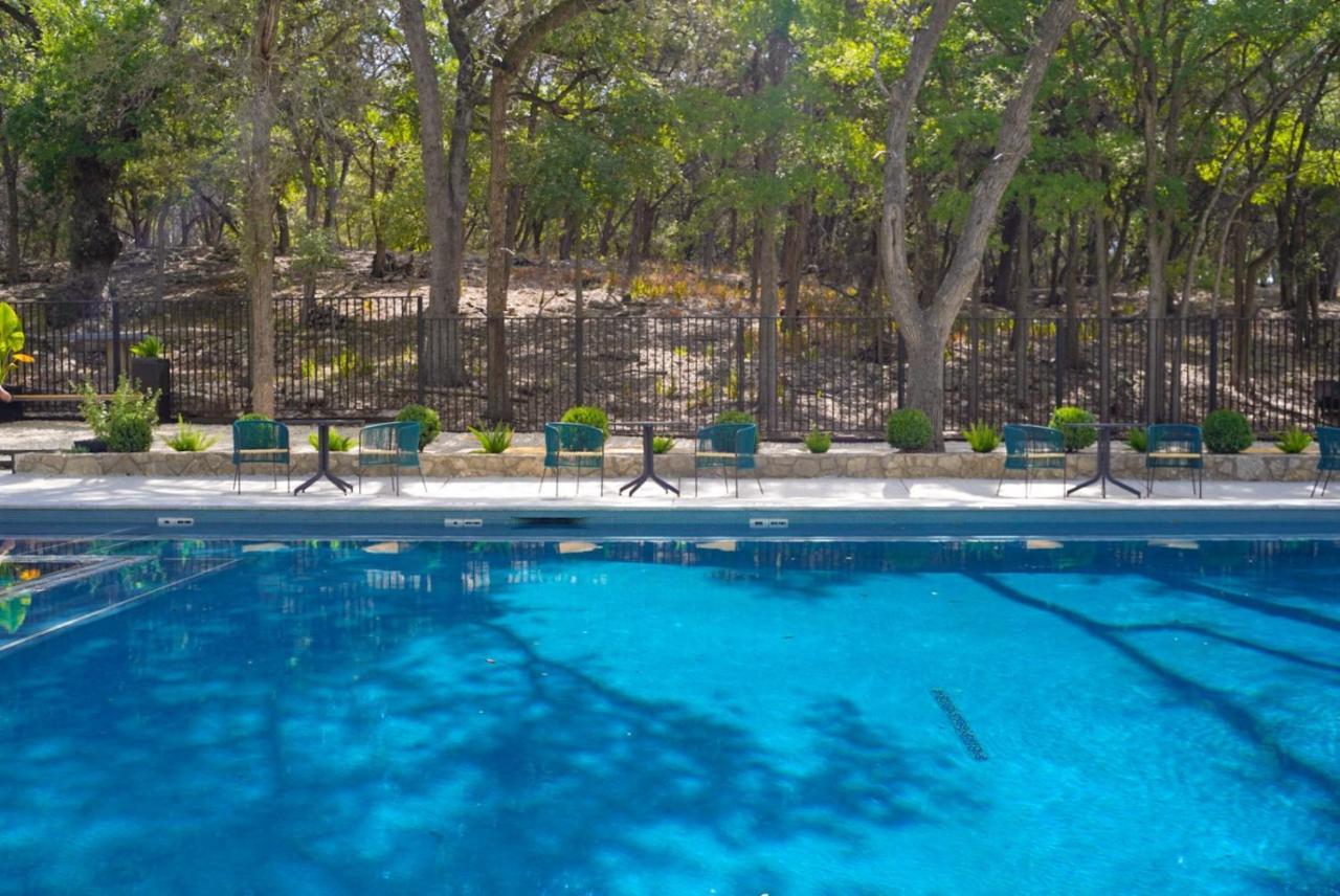 & Bar Wimberley