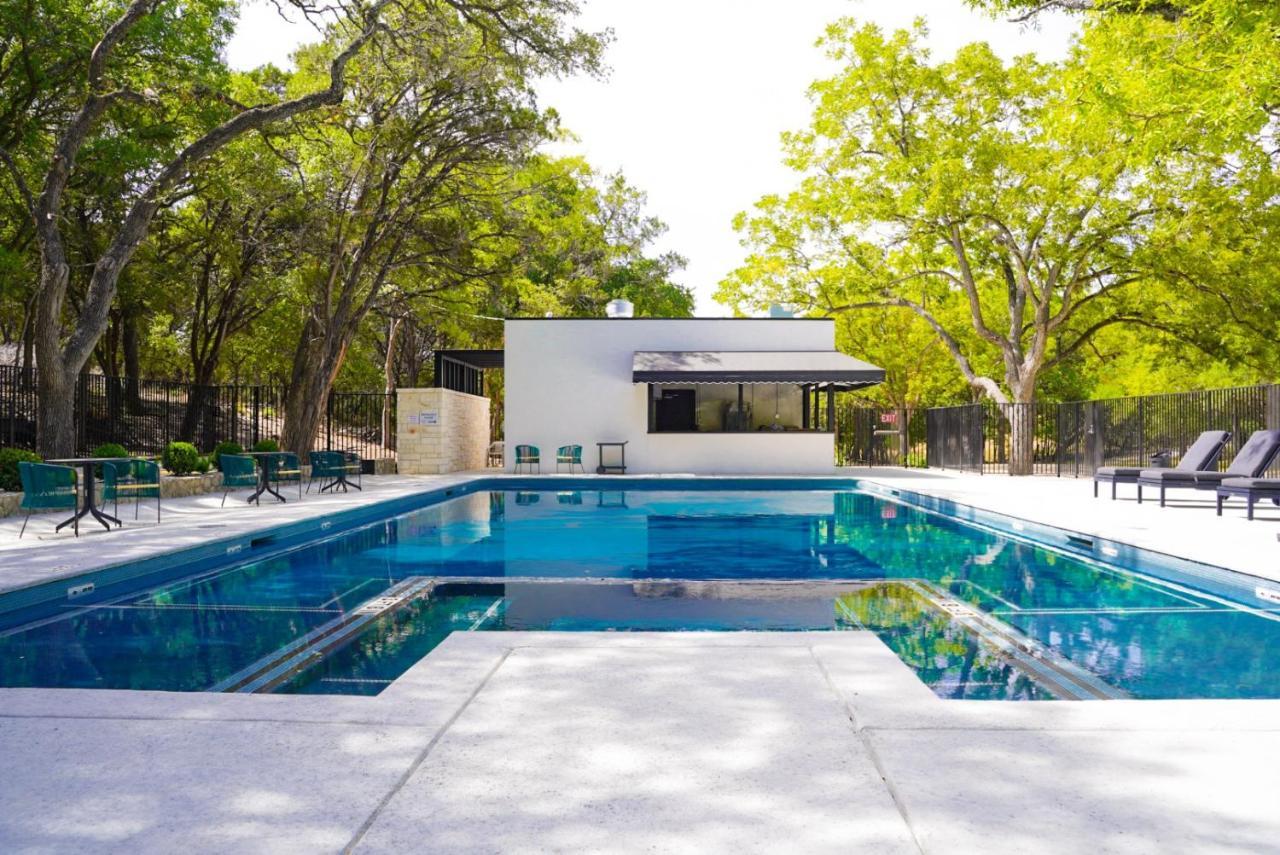 & Bar Wimberley